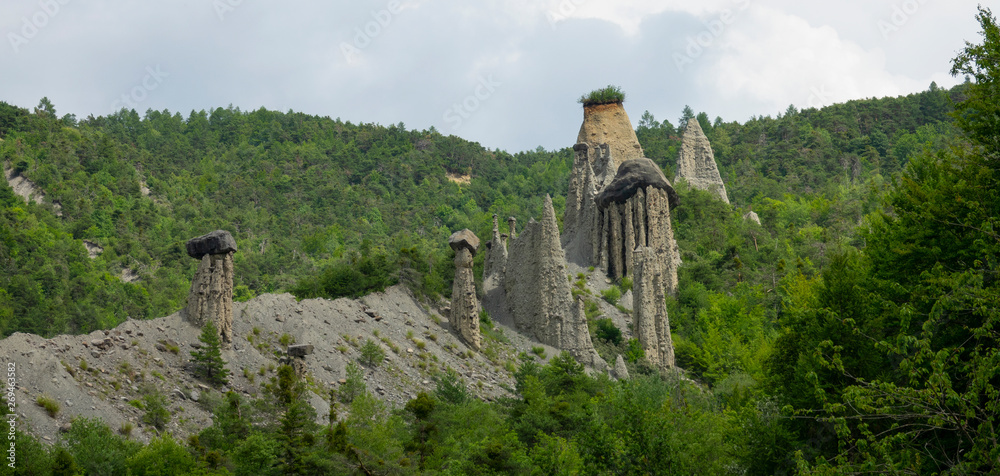 DRONE: Flying towards impressive sandstone formations surrounded by dense forest