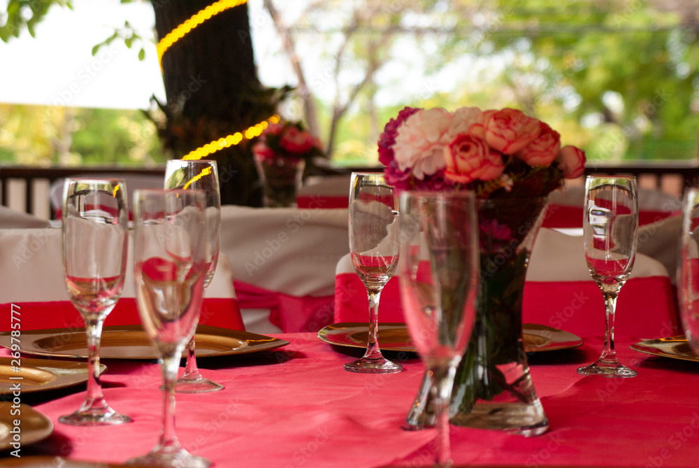 boda al aire libre decoración rosa