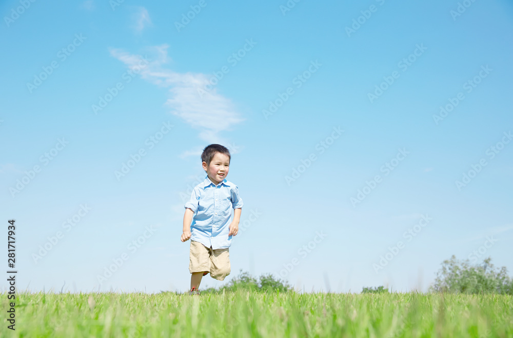 男の子　遊ぶ