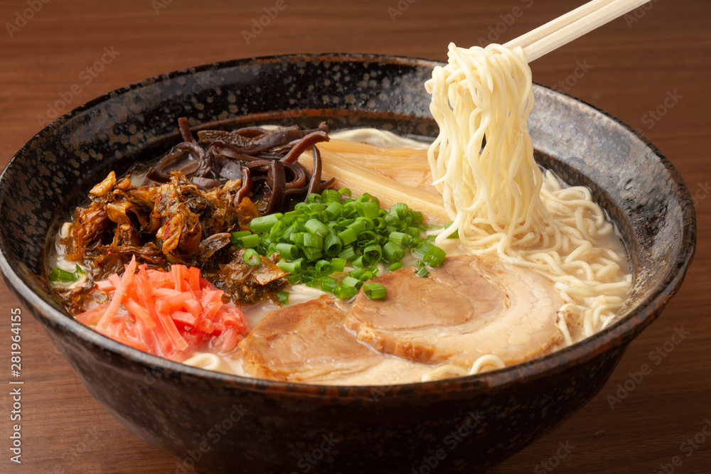 豚骨ラーメン