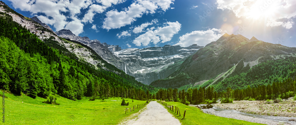 Wanderweg zum Cirque  de Gavarnie, Französische Pyrenäen