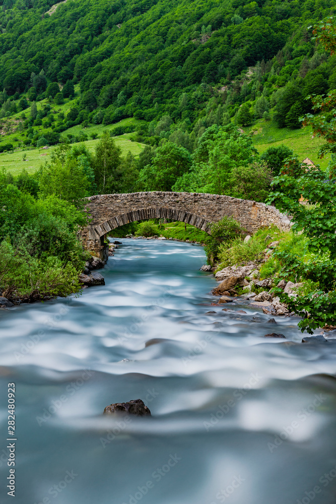 Brücke über den Gave de Gavarnie, Französische Pyrenäen