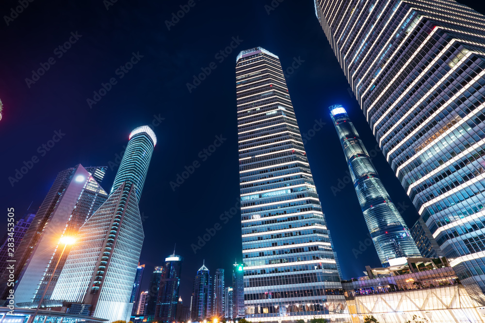 上海陆家嘴建筑景观的城市夜景……