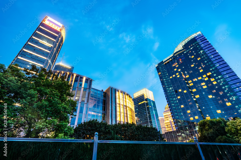 上海陆家嘴建筑景观的城市夜景……