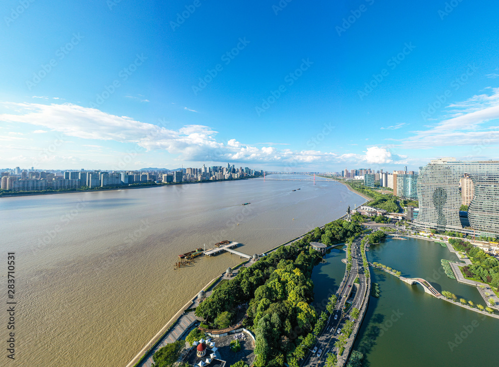 中国杭州城市天际线全景