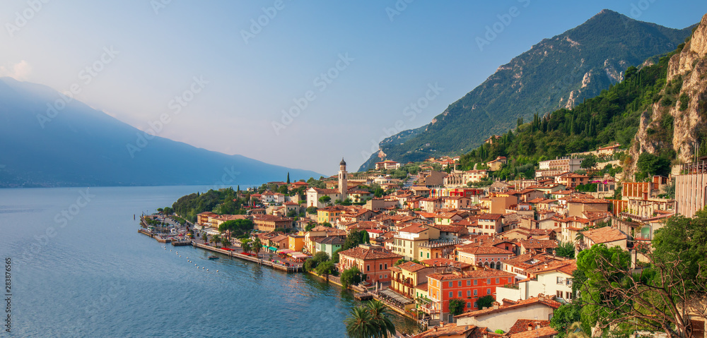 意大利著名旅游目的地Limone sul Garda镇的Garda湖风景