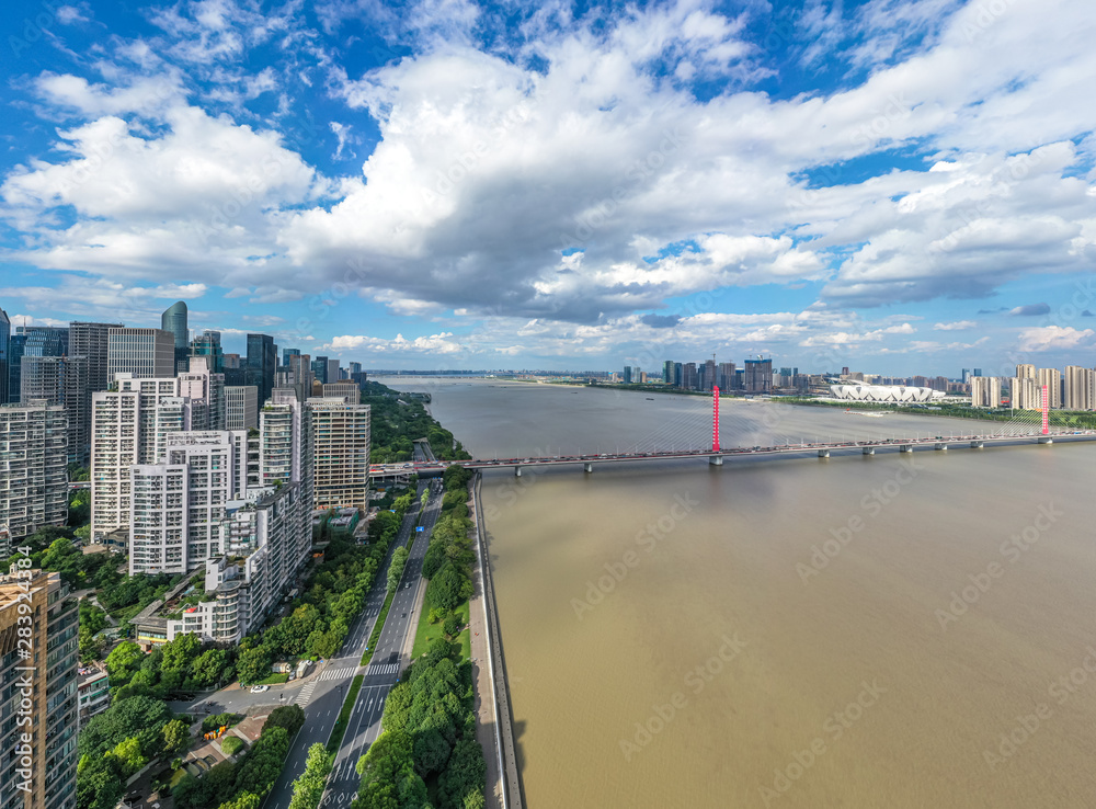 中国杭州城市天际线全景