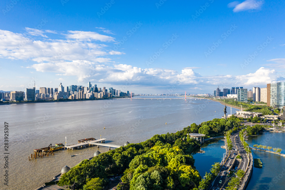 中国杭州城市天际线全景