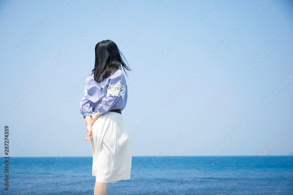 女性　夏　海