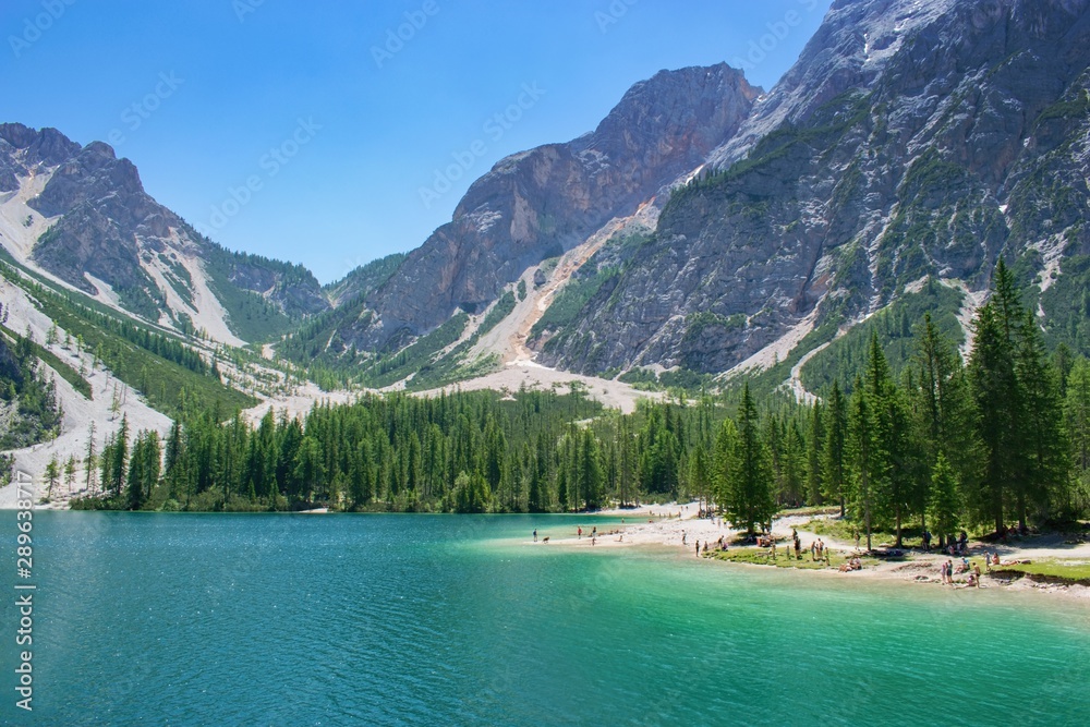 美丽的高山风景-意大利多洛米蒂的布拉伊湖（Pragser wildsee）