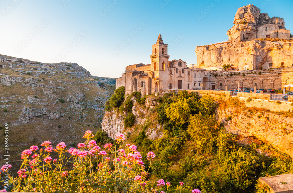 意大利Basilicata，日出时的Sassi di Matera