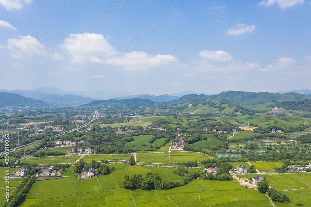 有山的村庄