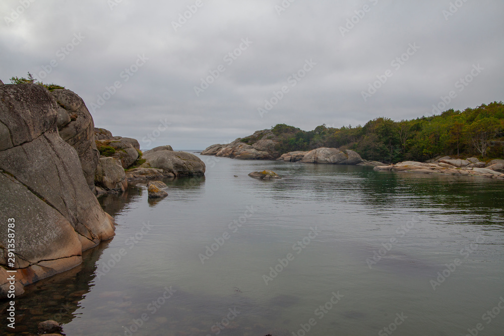 海岸上的风景，你可以看到远处的地平线