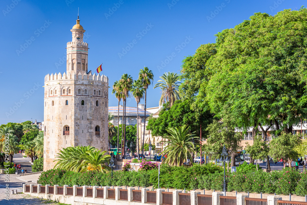 西班牙塞维利亚的Torre del Oro。