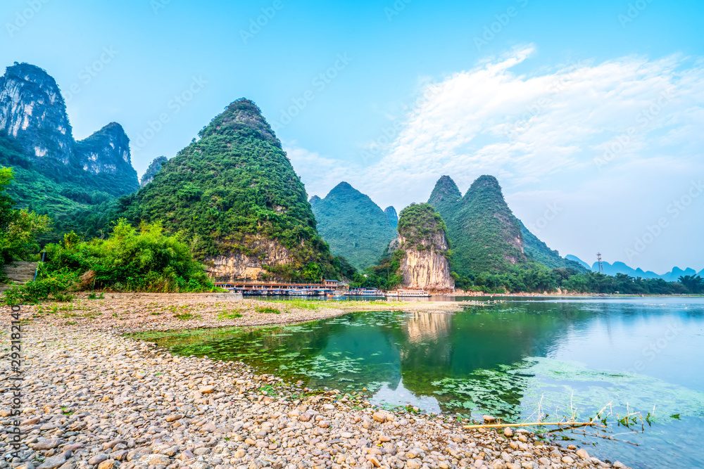 桂林美丽的山水和自然景观