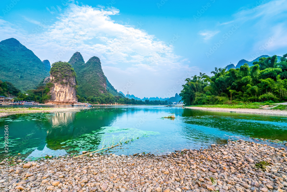 桂林美丽的山水和自然景观