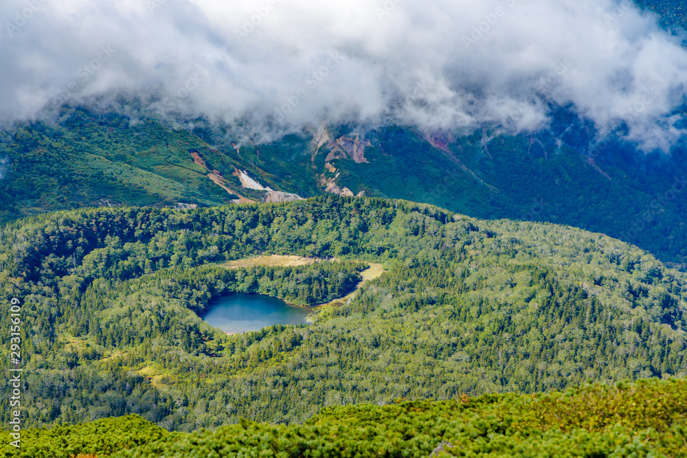 岩手山の頂上から見える景色