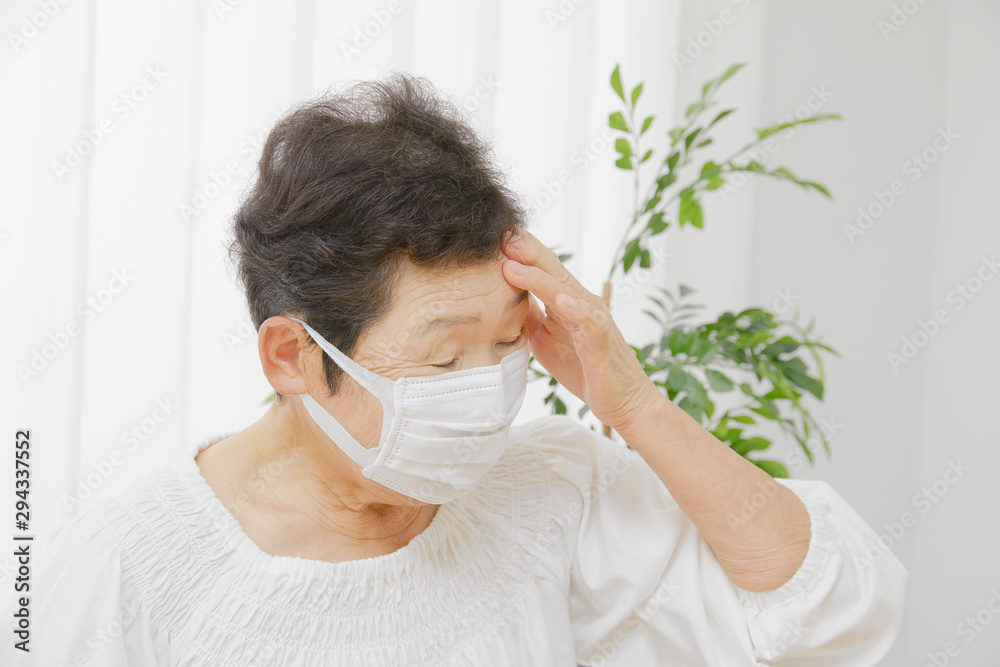 シニア女性　体調不良