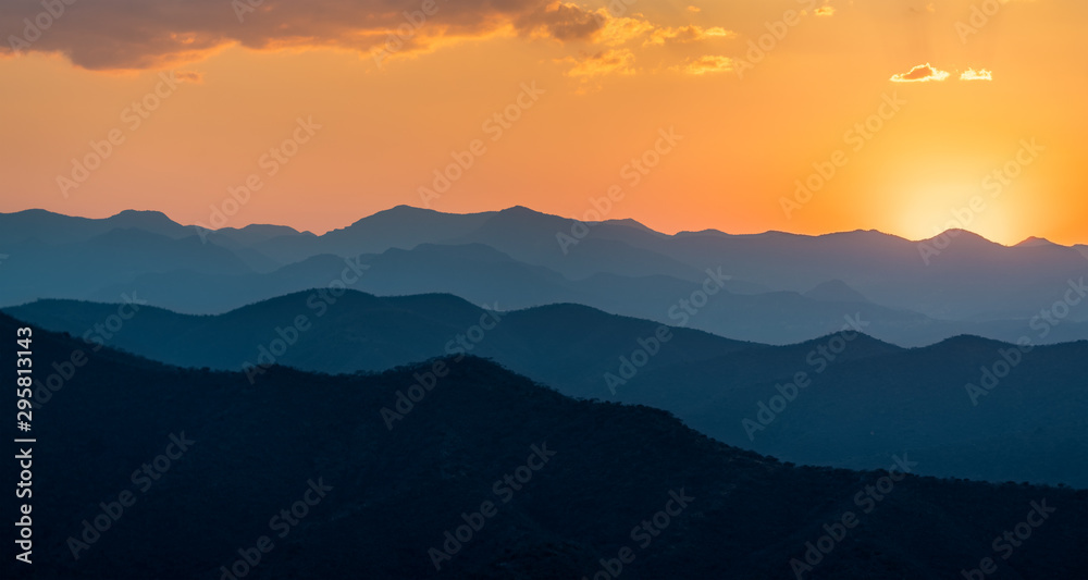 墨西哥南部山区的日落