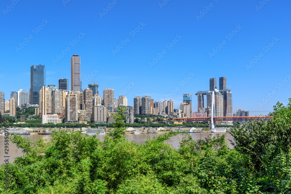 中国重庆现代城市天际线全景。