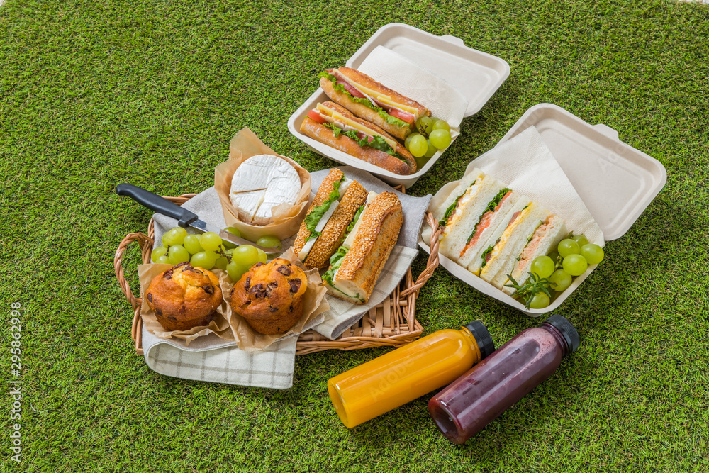 手作りサンドイッチ Homemade sandwich lunch set at a picnic