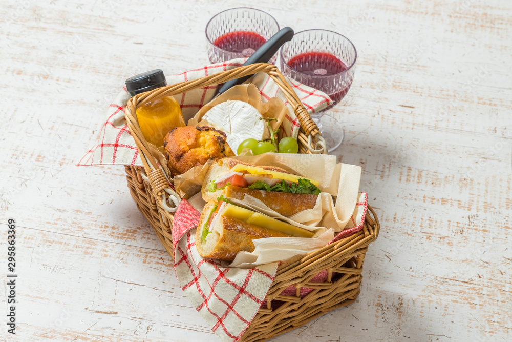 手作りサンドイッチ Homemade sandwich lunch set at a picnic