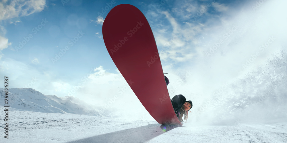 雪上冲浪者在行动。极限冬季运动。