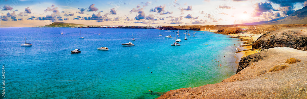 西班牙海滩和海岸线。在Tro的Playa Blanca Lanzarote的帕帕加约，西班牙风景如画