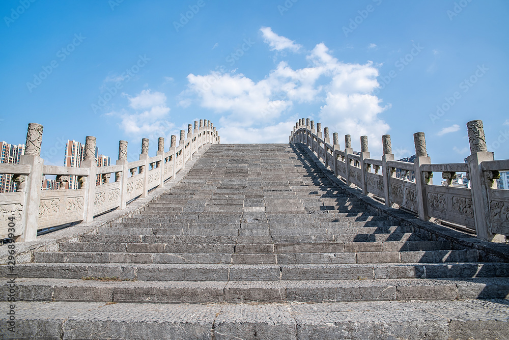 Classical Chinese arch bridge Qingfeng Bridge straight into the blue sky and white clouds