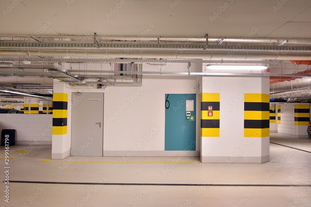 Multi-station underground garage for vehicles