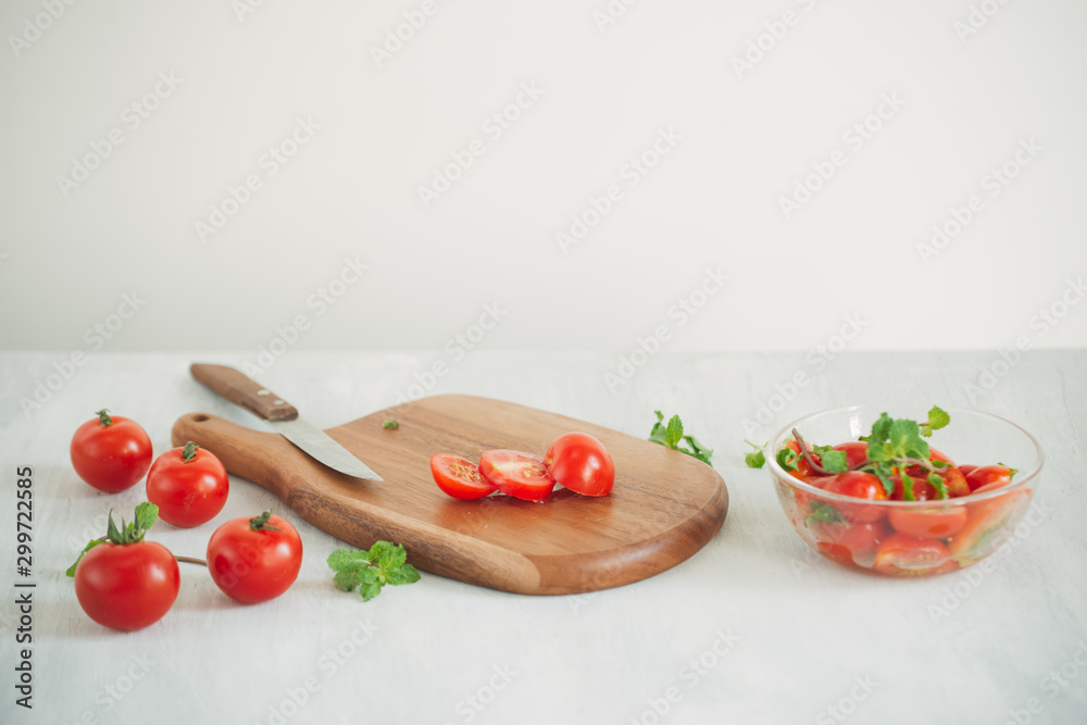 Tomato salad with spinach, cottage cheese, olive oil and pepper