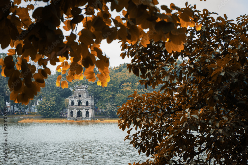 越南河内的Hoan Kiem湖（Guom湖），乌龟塔