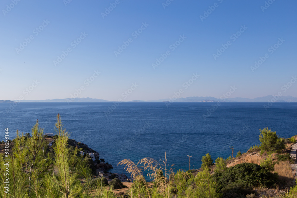 美丽的背景令人惊叹的地平线海景。希腊。航空水平彩色摄影