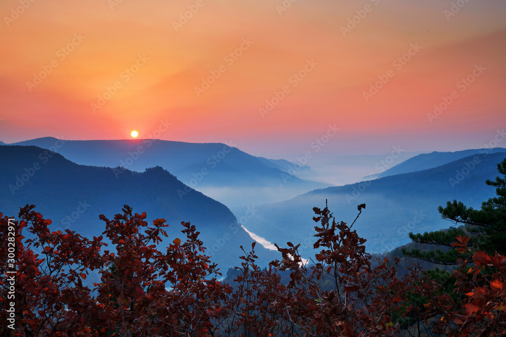 仙翁山景观日出。