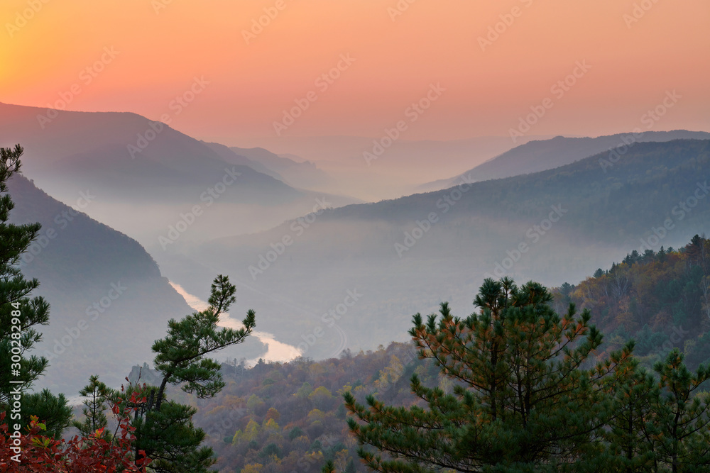 仙翁山景观日出。