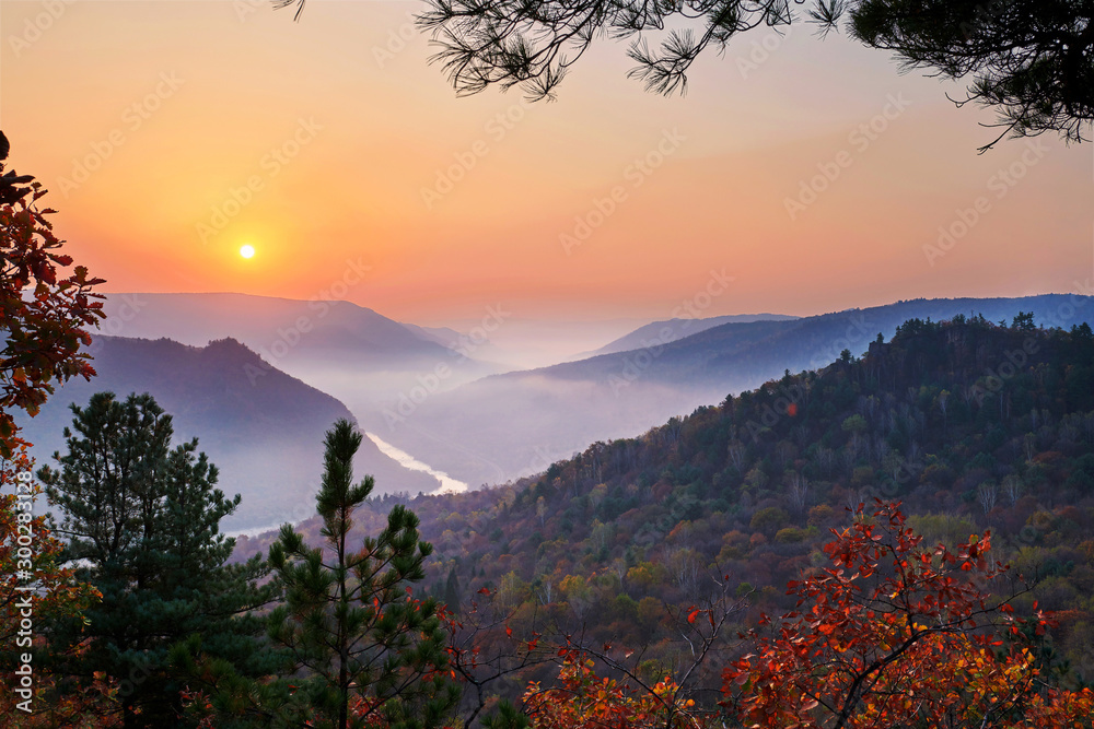 仙翁山景观日出。