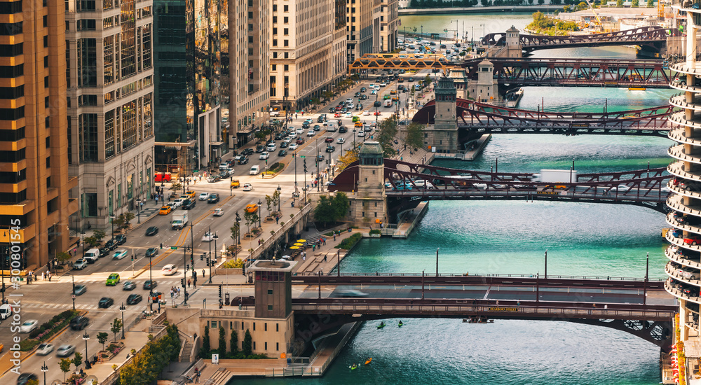 Chicago River with boats and traffic in Downtown Chicago