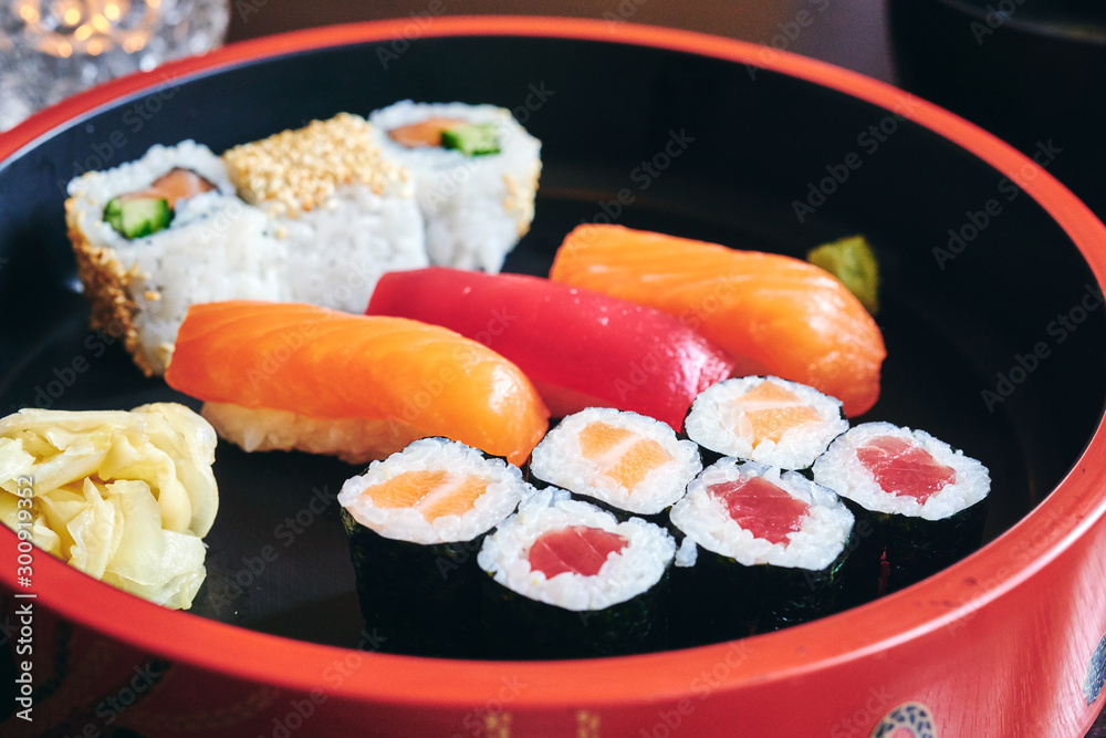 Sushi Platte Maki Nigiri Tunfisch Sakmon