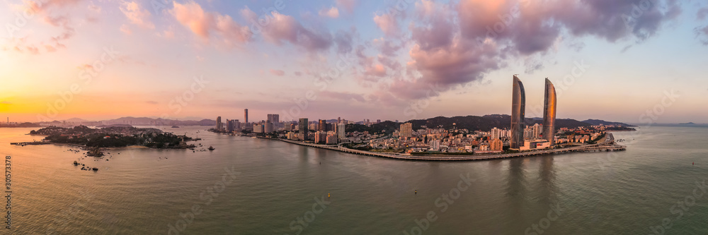 厦门康拉德全景，双子塔/海峡中的厦门世贸，包括康拉德