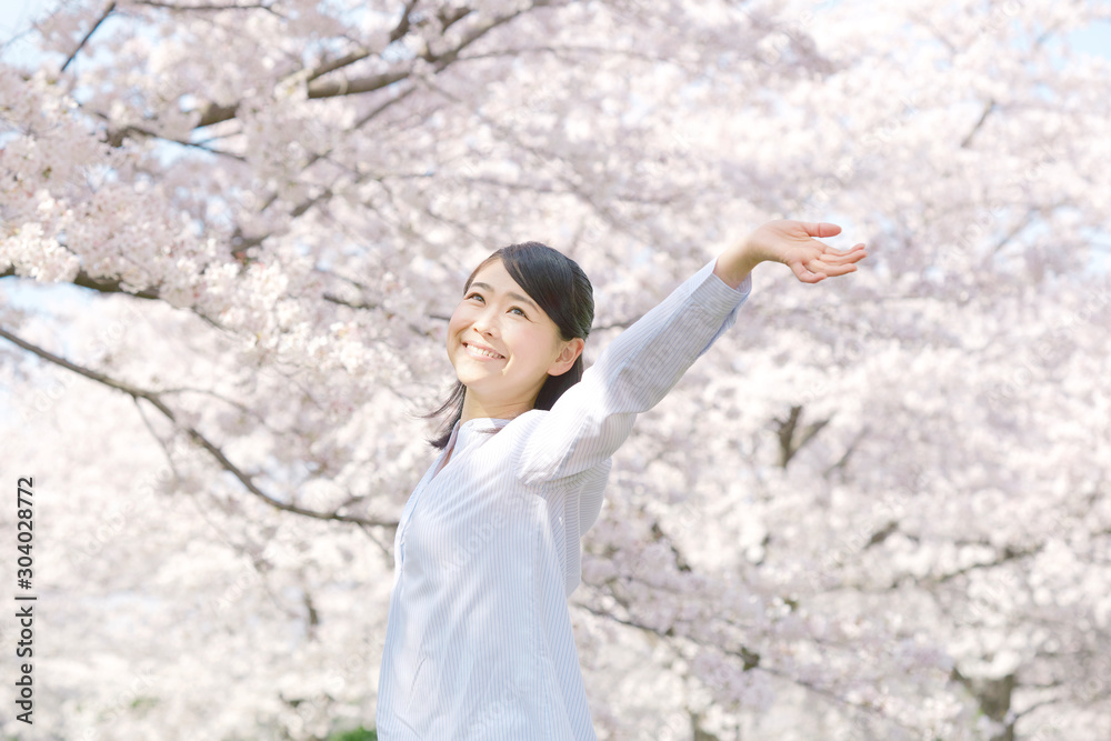 女性　桜