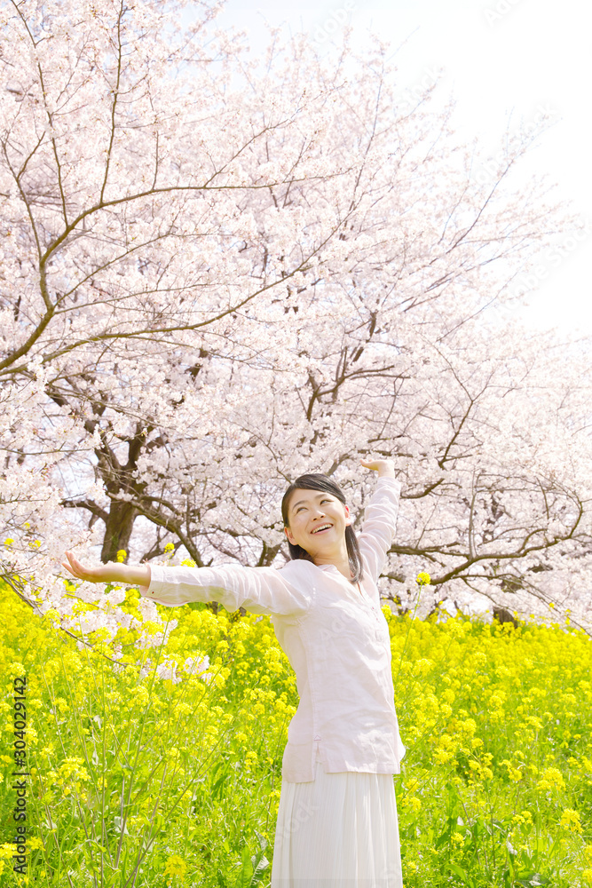 女性　桜