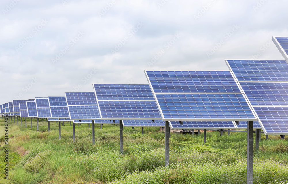 太阳能发电站中的太阳能电池板或太阳能电池或光伏阵列是发电