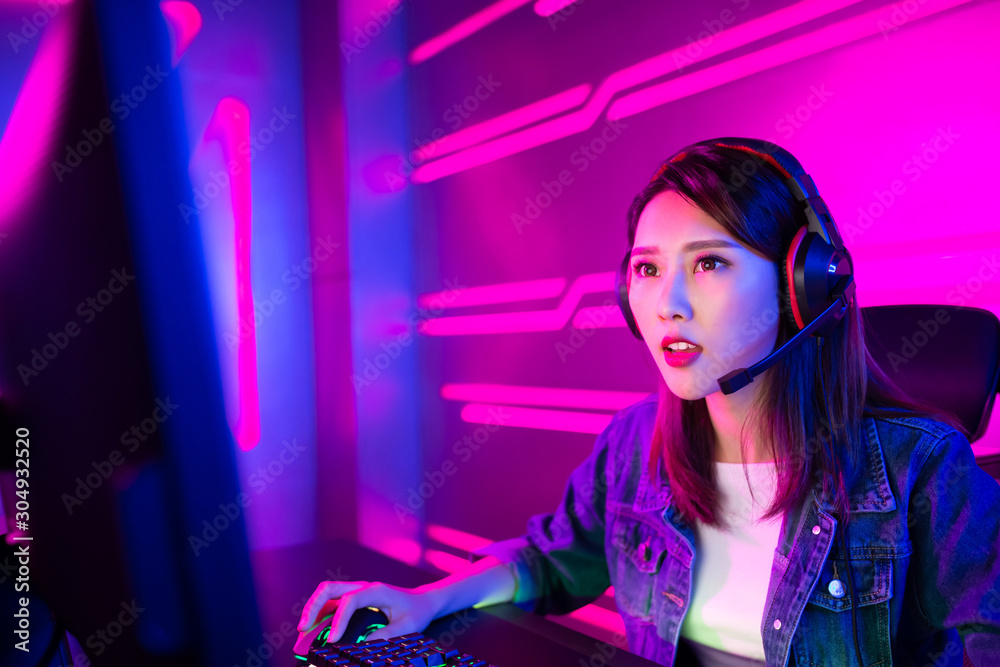 cyber sport gamer playing game