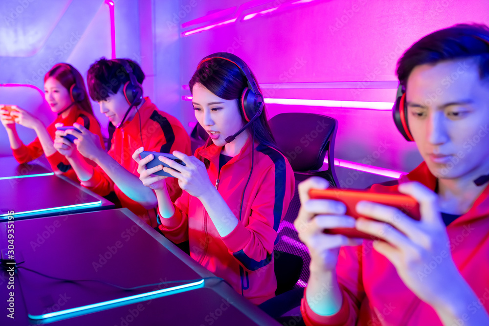 esport gamers play mobile game