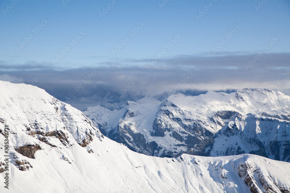 瑞士阿尔卑斯山少女峰地区令人惊叹的雪峰