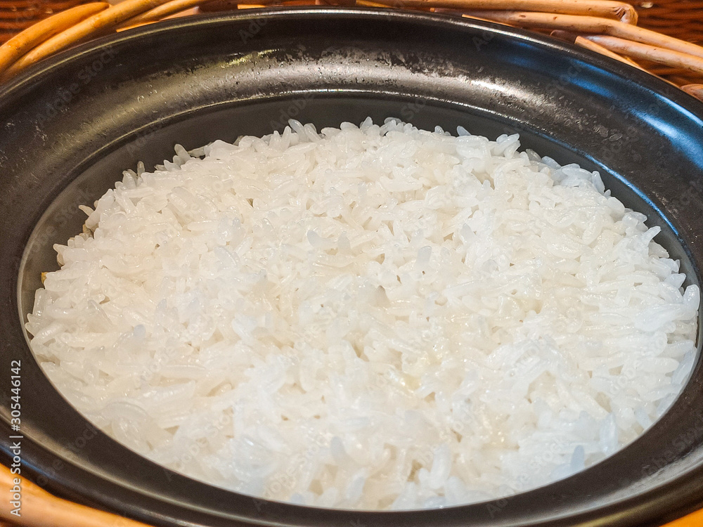 平底锅里的米饭