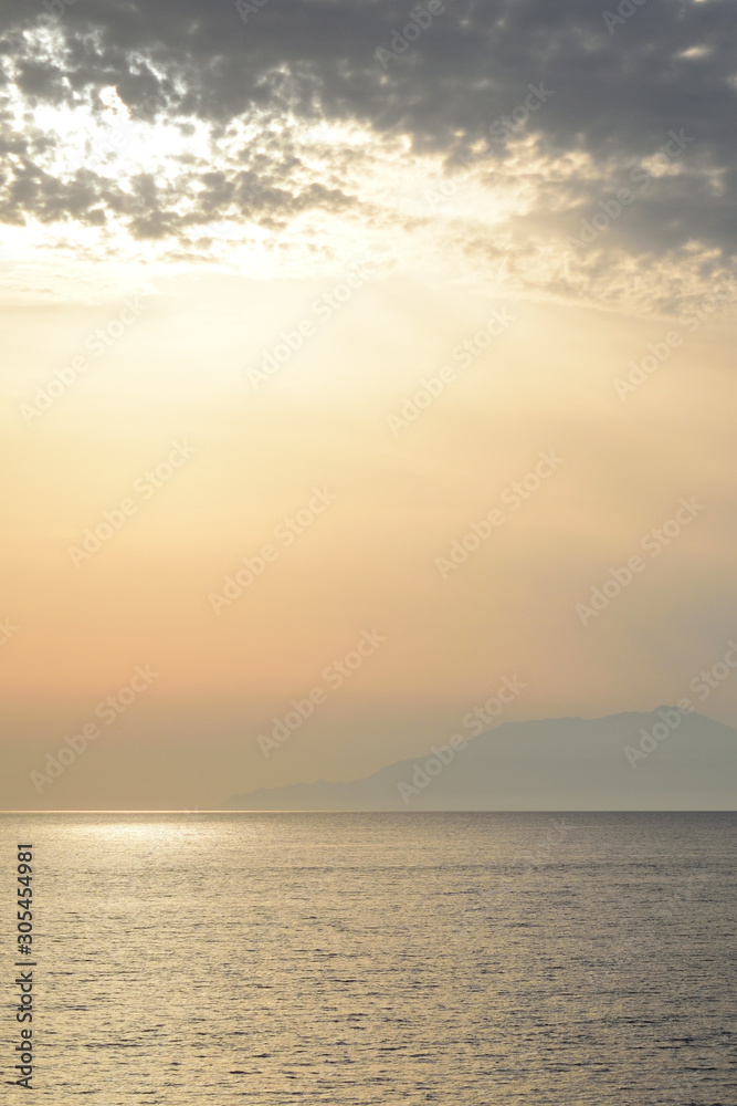 海景-日落时的Samothraki景色