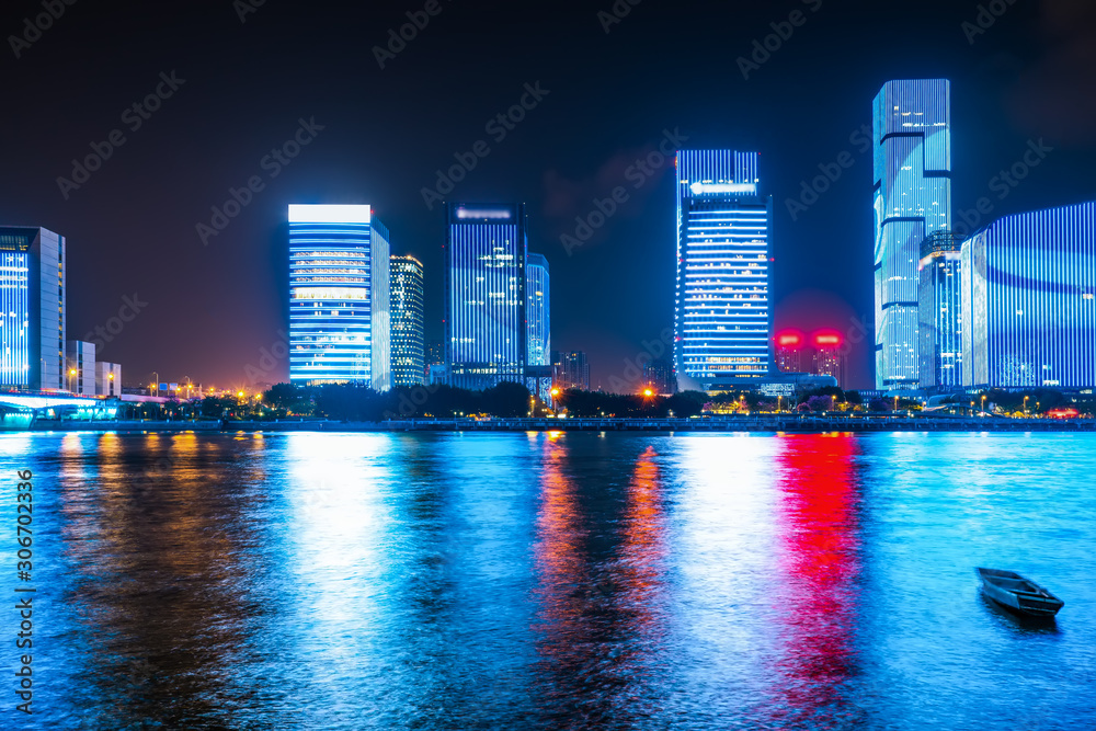 福州金融区现代办公楼夜景……