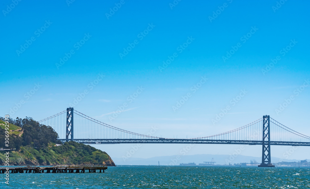 旧金山湾大桥和港口景观