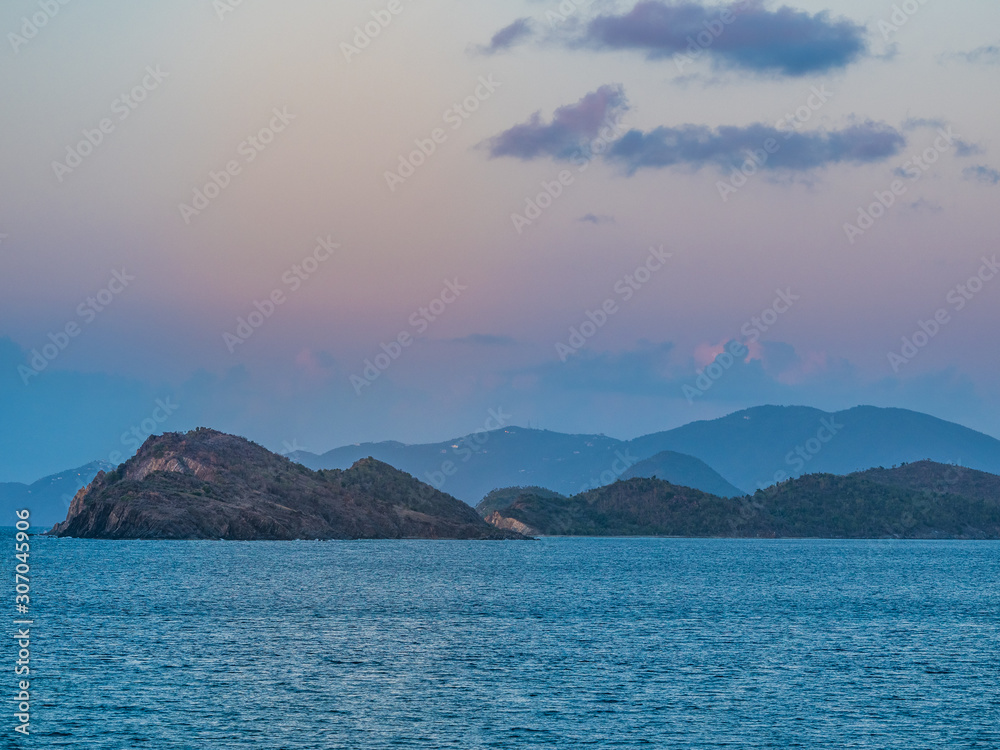 加勒比海维尔京群岛上空的日出